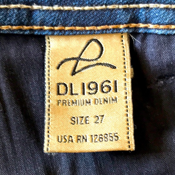 DL 1961 Jean, “Britney Slim Straight” fitted jean, dark wash colour, size 27. - Picture 11 of 14
